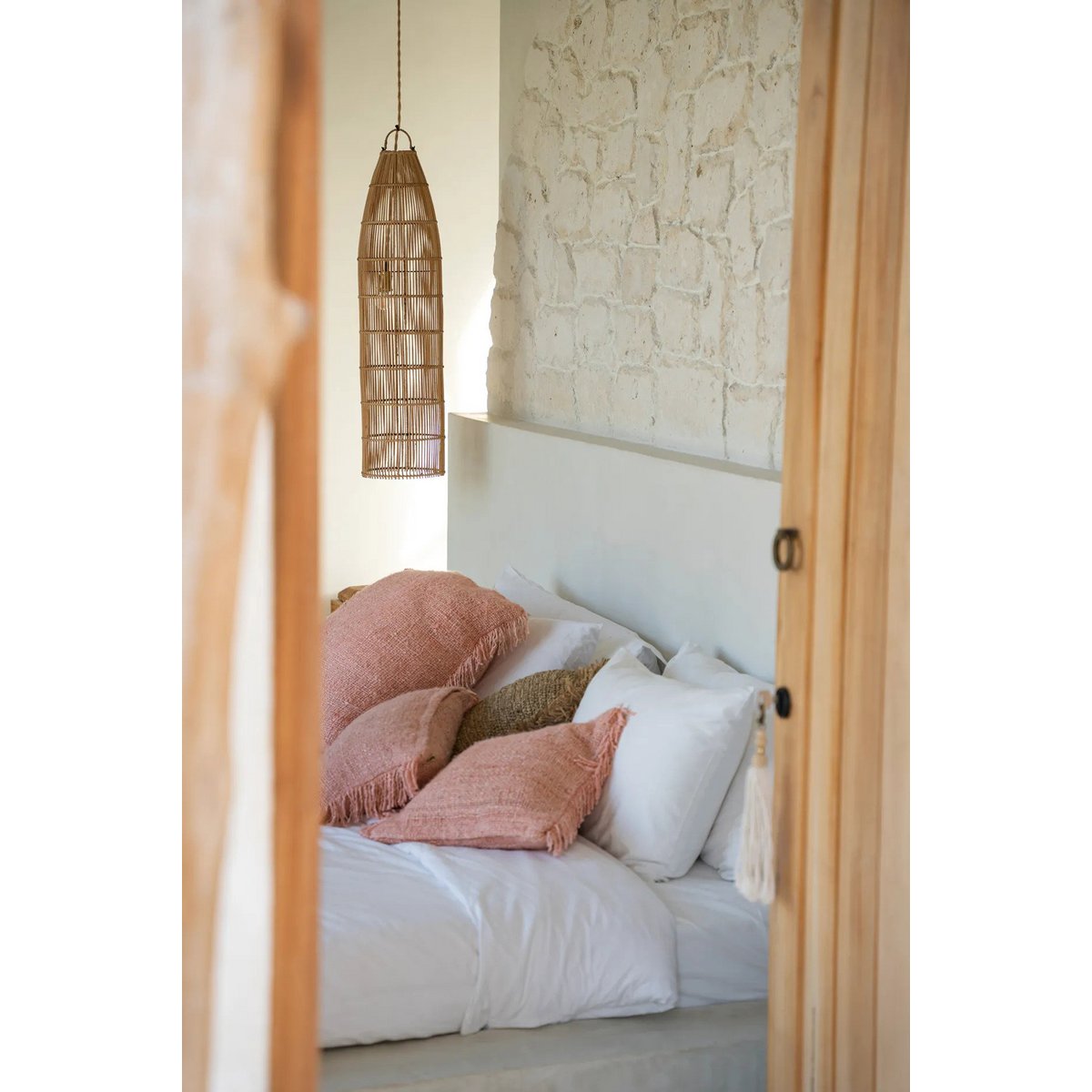 Rattan-Pendelleuchte 90 cm – hohe Fischreusen-Silhouette