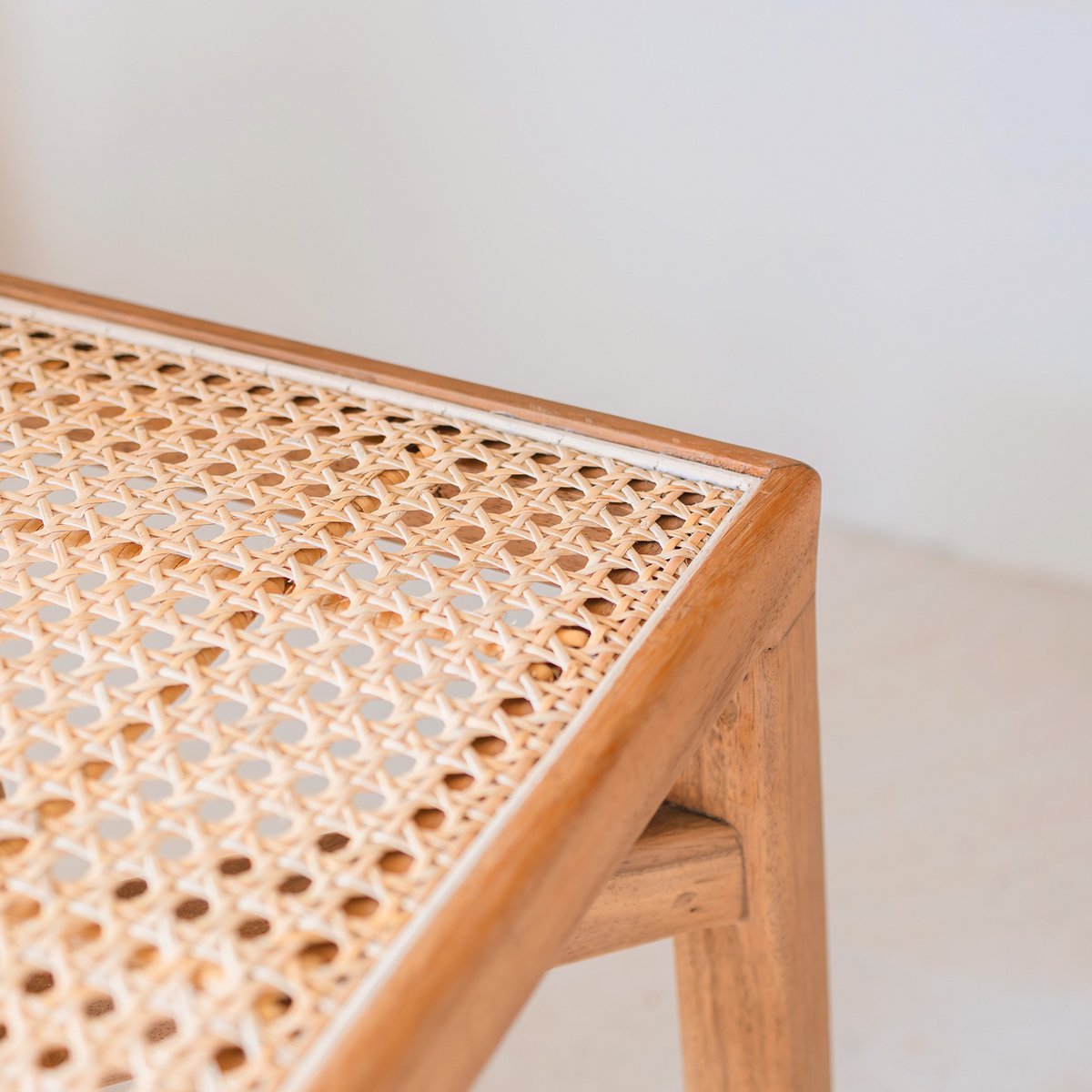 Regntrætaburet med rottingsæde 41×41×46 cm