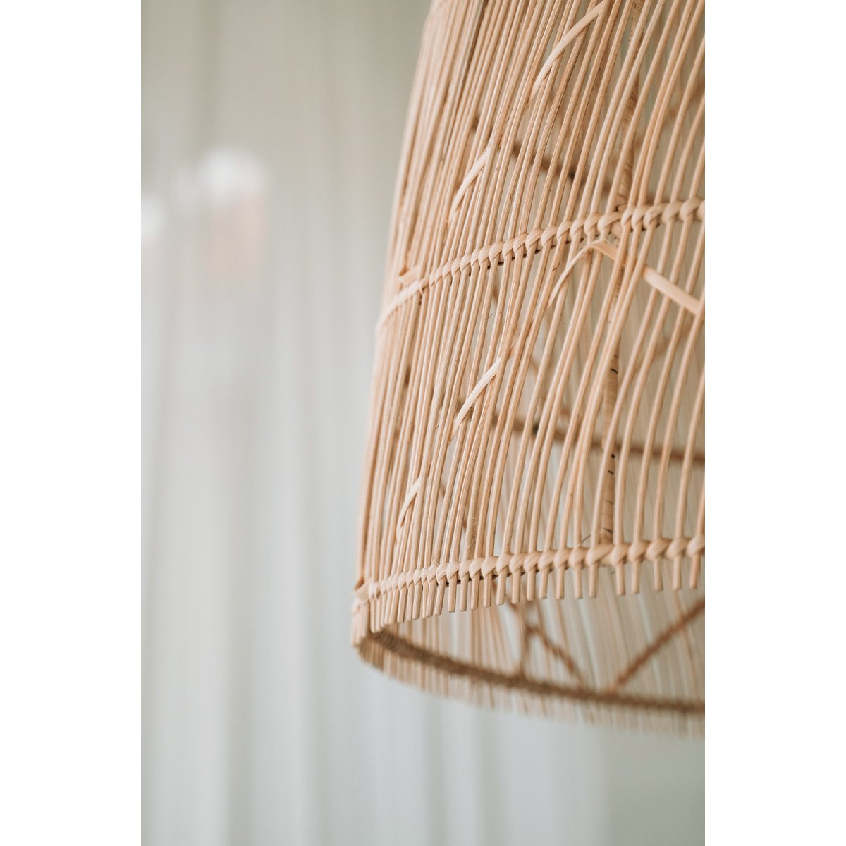Rattan pendant light with twister weave - M