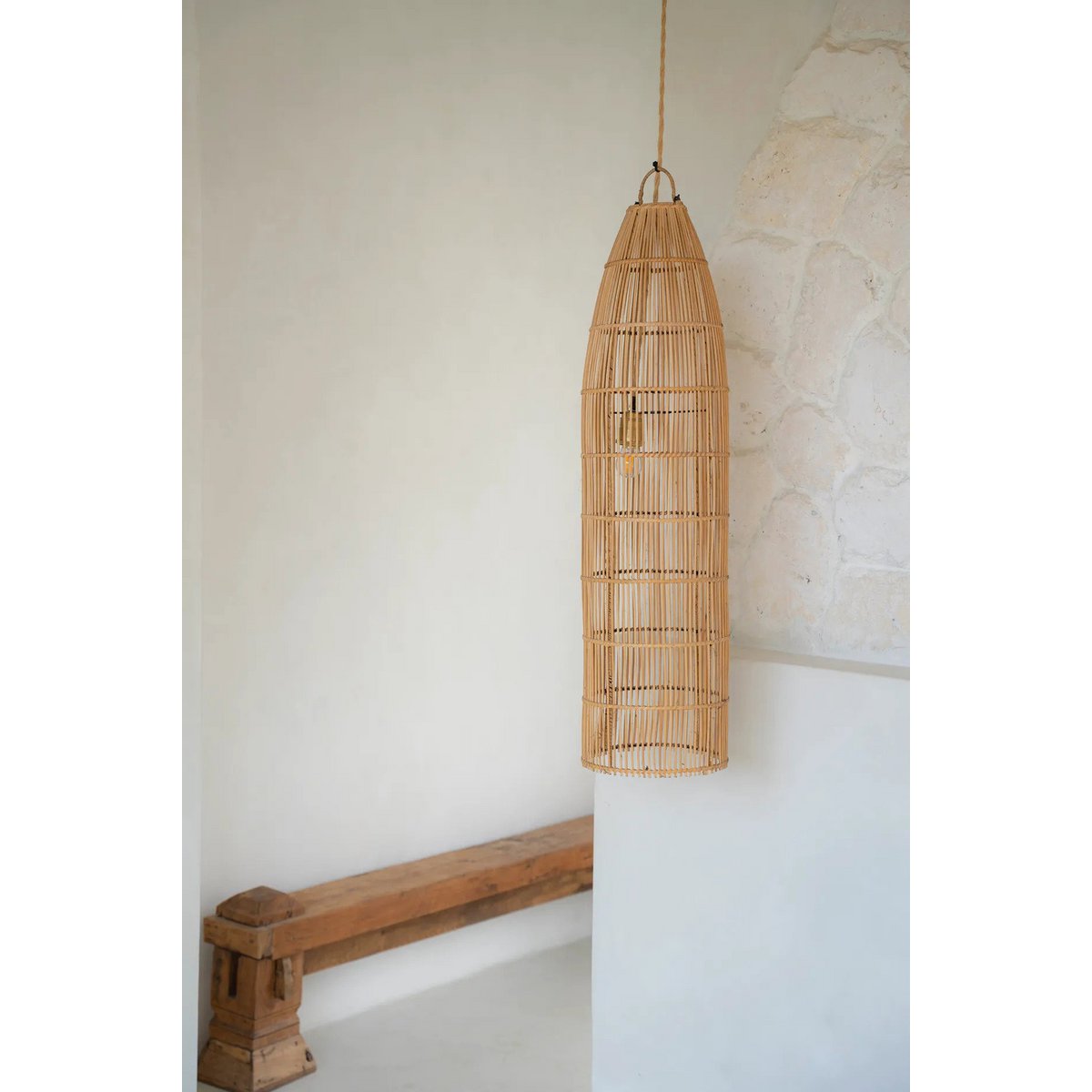 Rattan-Pendelleuchte 90 cm – hohe Fischreusen-Silhouette