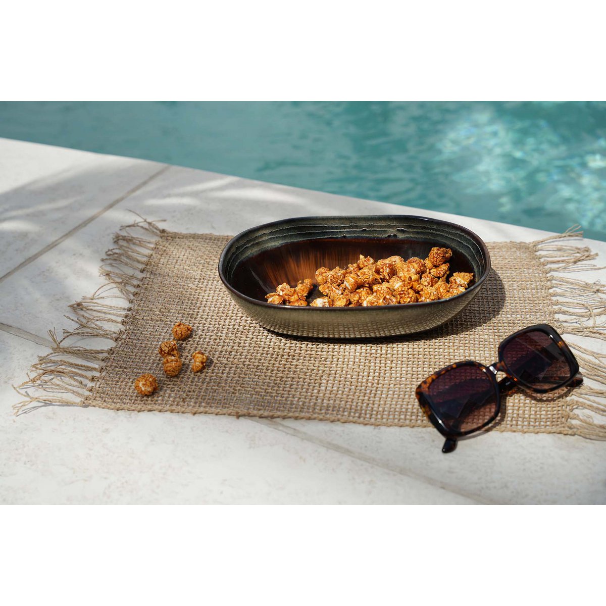 Stoneware oval bowl, amber-gold gradient – L