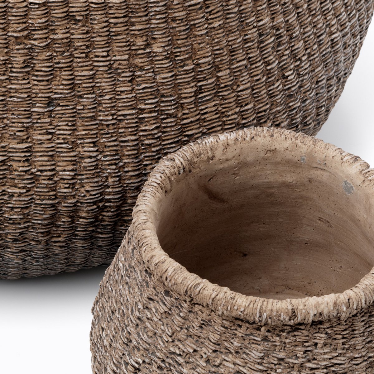 Concrete planter with puff silhouette, 25×23.5×19 cm, brown