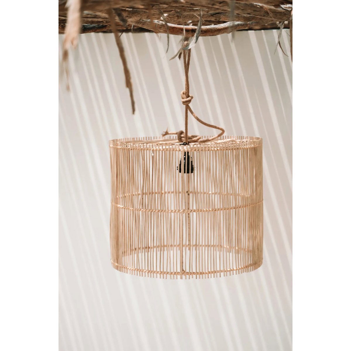 Håndvævet pendelskærm af rattan 45 × 50 cm – lodret stangflet