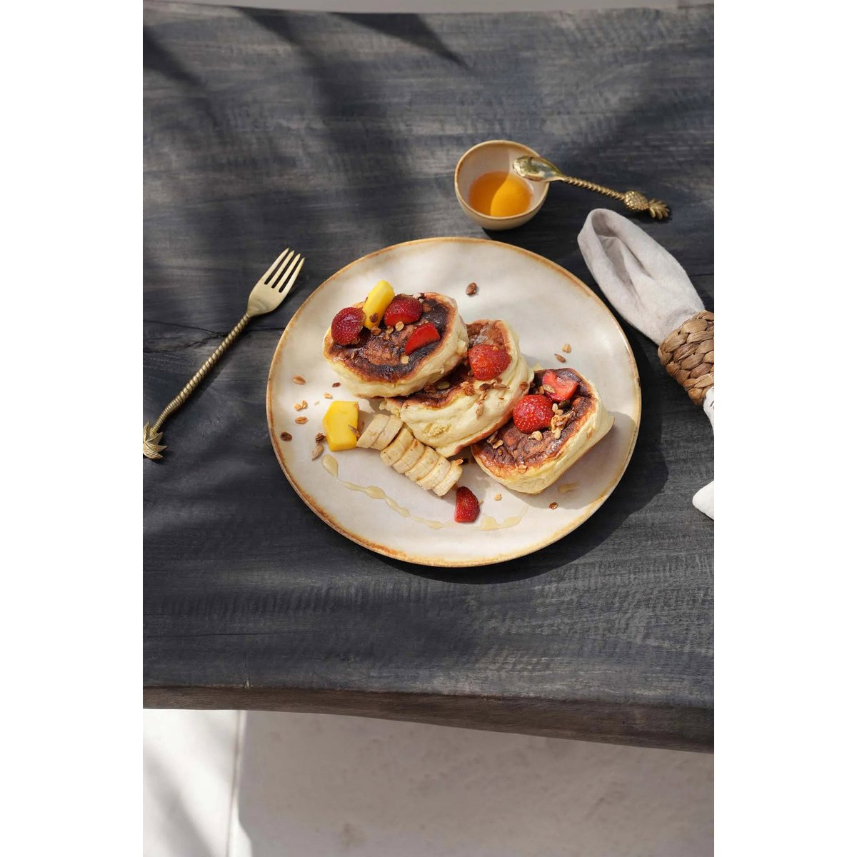 Hvid stentøjs frokosttallerken 22 cm - fremstillet i Portugal