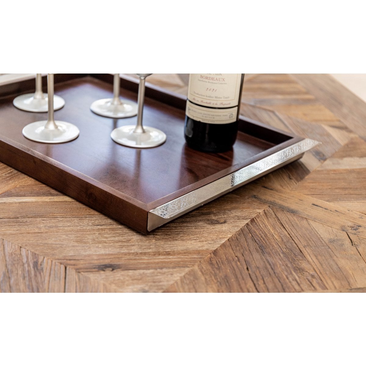 Rechteckiges Holztablett mit silbernen Griffen 44×33×3 cm