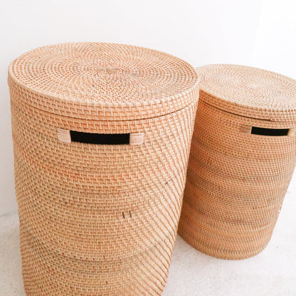 Rattan laundry basket with lid SARI M – 35 cm × 50 cm