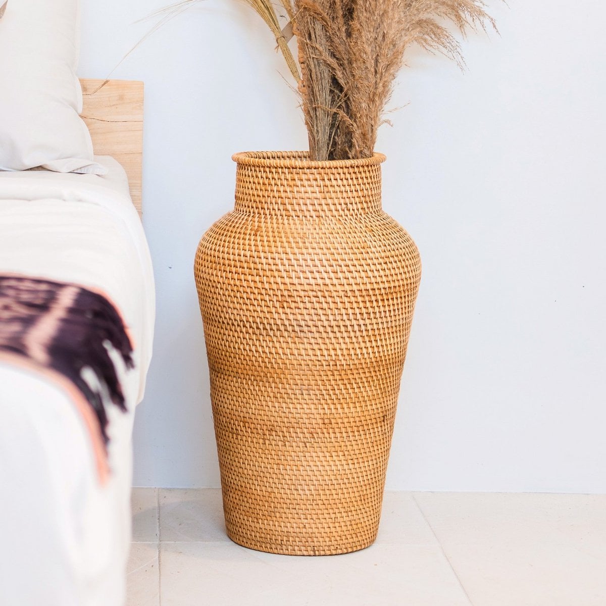 Tall woven rattan floor vase KIDUNG Ø 30 cm – brown