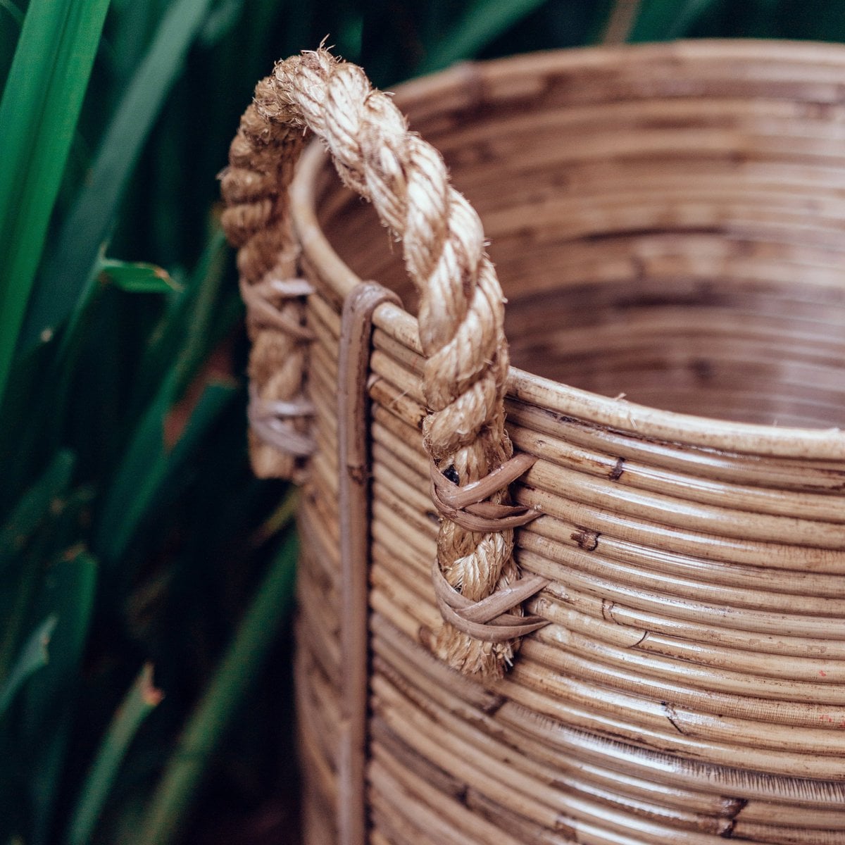 Rattan basket Otere Ø 40 cm – handwoven on Java with jute handles