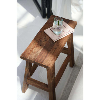 Holzhocker mit rustikalem Charakter - natur