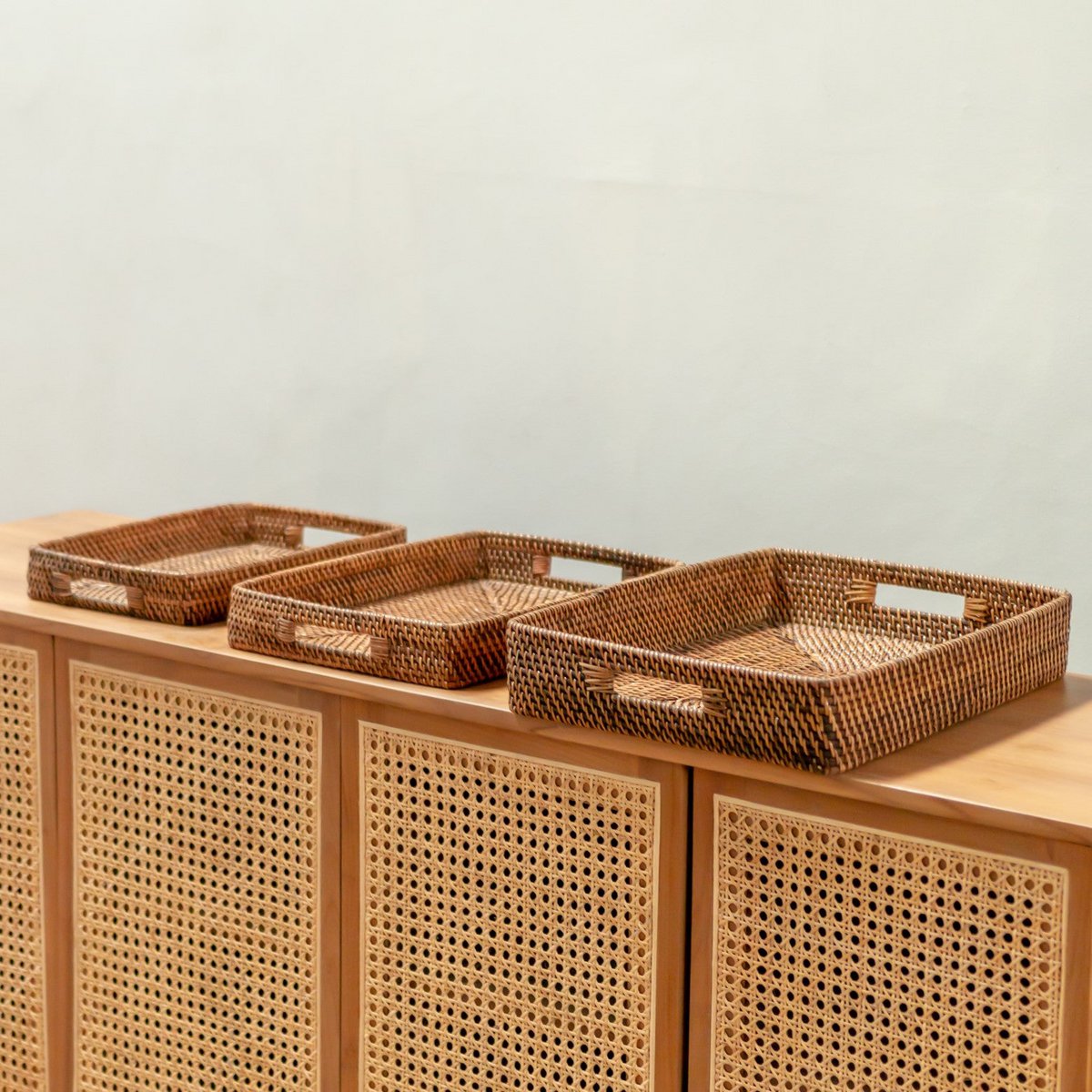 Rattan rectangular tray Amahai M – geometric, brown & red