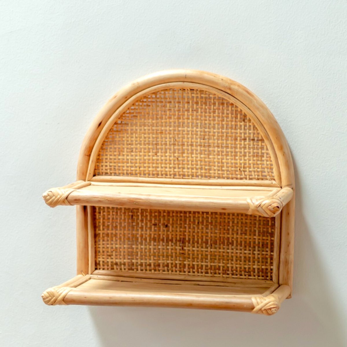 Rattan Wandregal 30×30 cm – handgefertigt in Indonesien