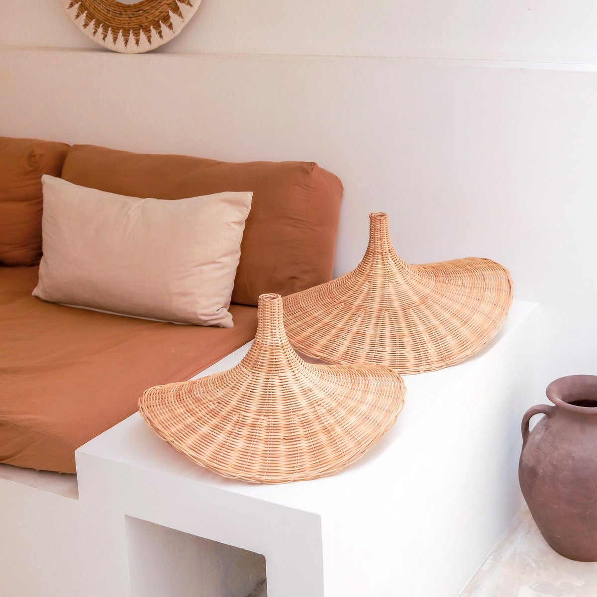 Rattan- & Metalltrichter-Pendelleuchte SAYAN 49 cm – beige