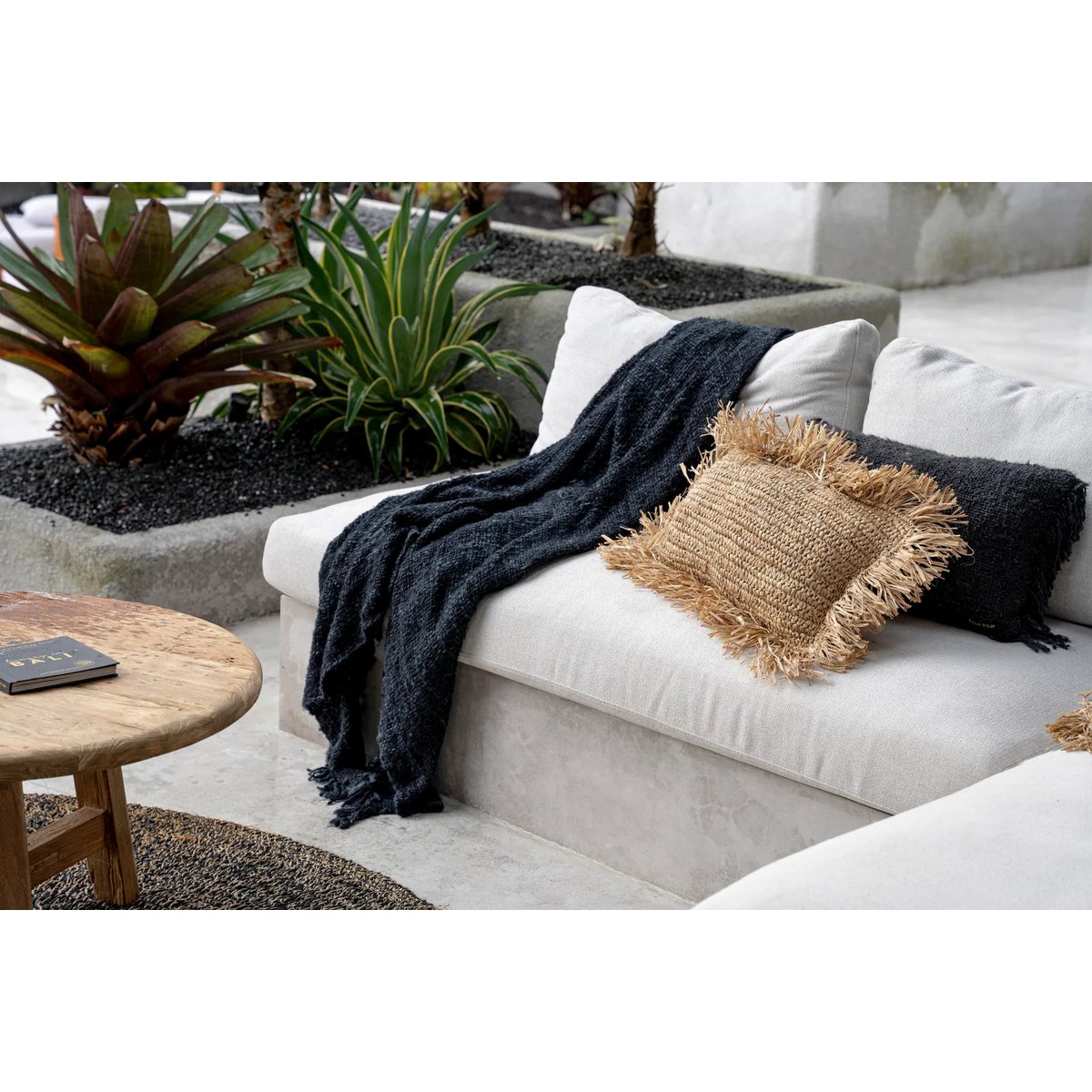 Raffiakissenbezug 30×50 cm – handgewebt, Natur-Beige