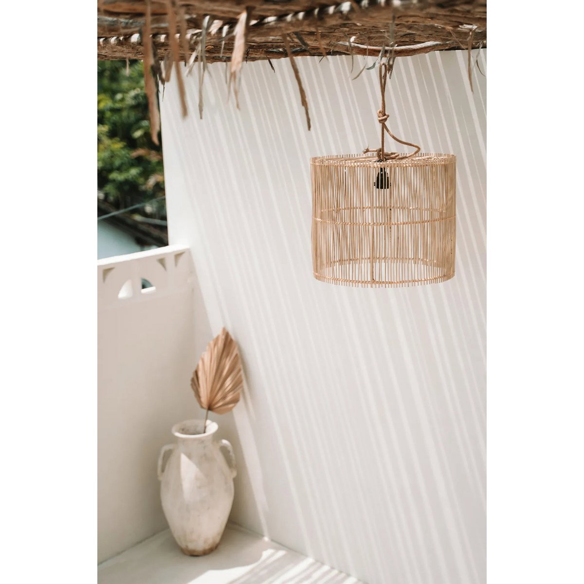 Håndvævet pendelskærm af rattan 45 × 50 cm – lodret stangflet